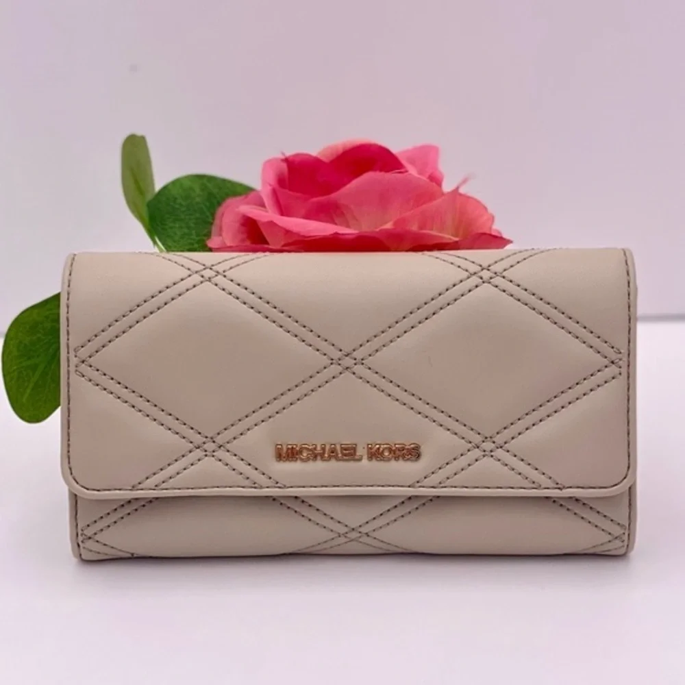 Michael Kors Large Trifold Wallet Light Sand - Picture 3 of 12